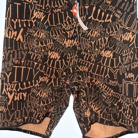 YITTY By Fabletics Cropped Windbreaker L with matching mesh biker short 1X - Picture 2 of 5